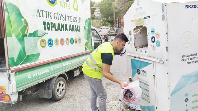 Beykoz’da, çöpe ve doğaya bırakıldığında dünyayı tehdit eden eski giysi