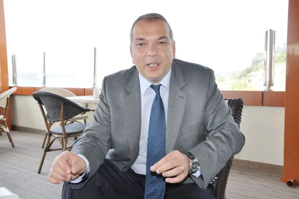 Dedesi Beykoz Ortaokulu'nun ilk Müdürü: Kozmik Osman (Osman Nuri Çerman).