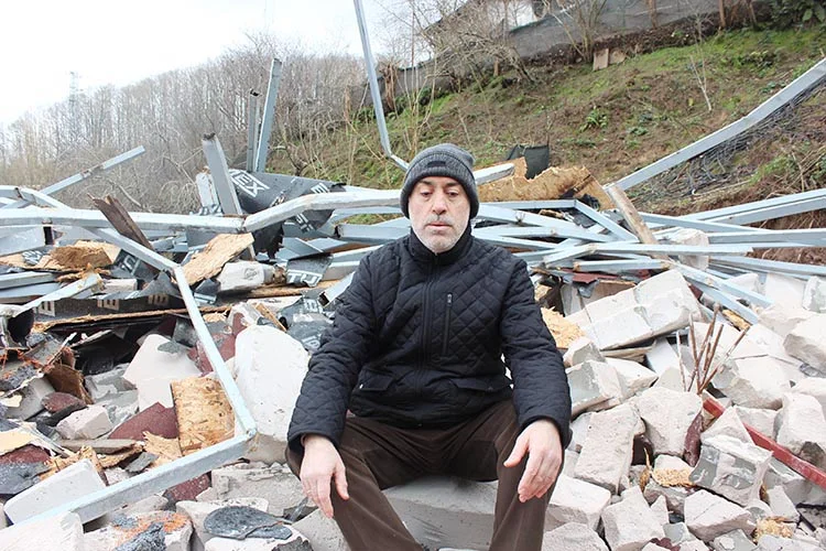 Zabıta ekiplerince, Mahmutşevketpaşa'da tadilat yaptığı evi yerle bir edilen Muammer