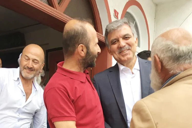 Beykoz’un sakinlerinden 11. Cumhurbaşkanı Abdullah Gül, Cuma namazını Poyrazköy Camiinde