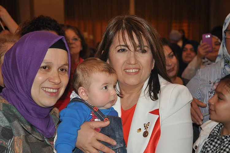 gulay demirel 18 rmV