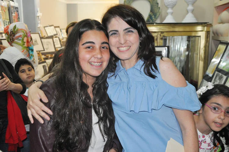 Beykoz'un yakından tanıdığı Gülceren Kırtasiye, sanatsal çalışmaların gerçekleştirildiği atölyesini büyütüp,