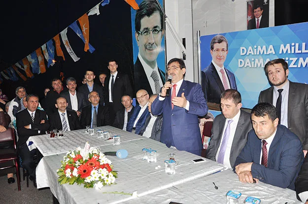 Beykoz Gümüşsuyu Mahallesi'ne gelen Çevre ve Şehircilik Bakanı İdris Güllüce,