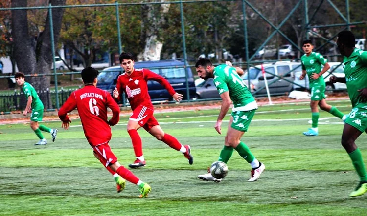 İstanbul 1. Amatör Lig 15. Grup'ta şampiyonluk hesapları yapan Gümüşsuyuspor,