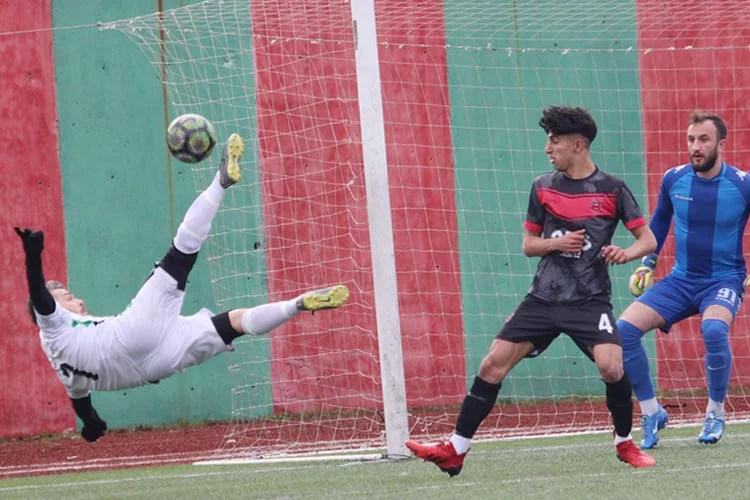 İstanbul Amatör Liglerinde Beykoz’da oynanan karşılaşmalardan biri de Paşabahçe Stadında