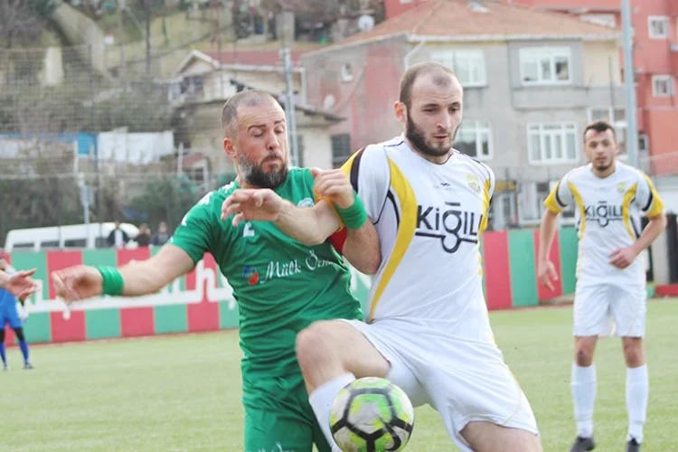 İstanbul SAL'in Beykoz temsilcilerinden Gümüşsuyuspor Paşabahçe'de karşı karşıya geldiği Yenibosnaspor’a