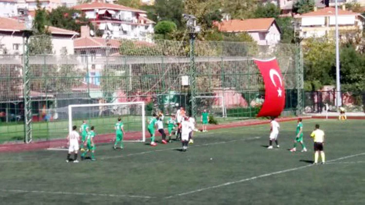 İstanbul 1.Amatör Lig 17.grup ilk hafta mücadelesinde Gümüşsuyuspor, Paşabahçe stadında