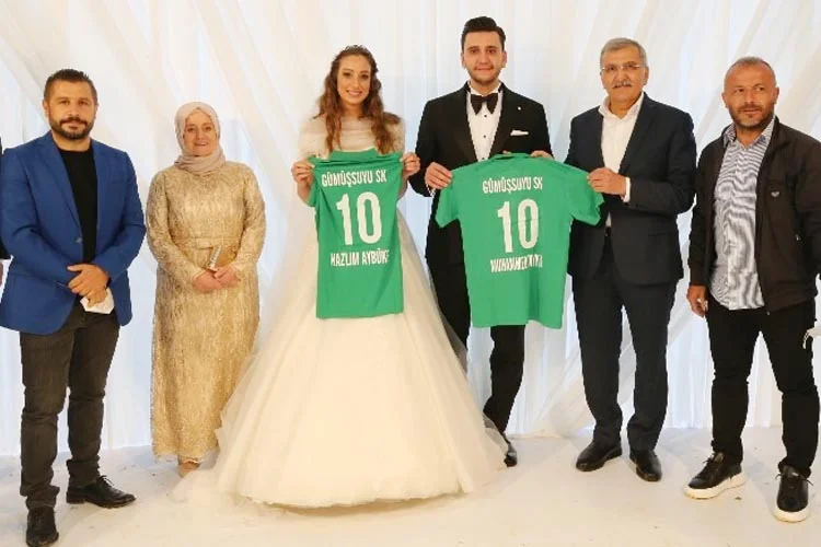 Beykoz Belediye Başkanı Murat Aydın'ın oğlunun nikâh törenine katılan Gümüşsuyspor