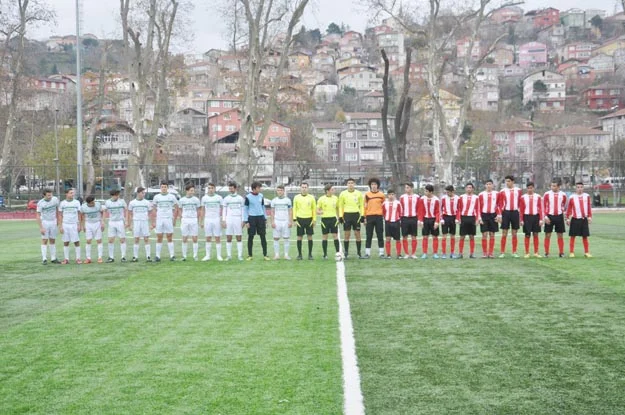 Gümüşsuyuspor, Yakacıkspor karşısında son saniyelerde yediği golle galibiyeti koruyamayarak sezonu