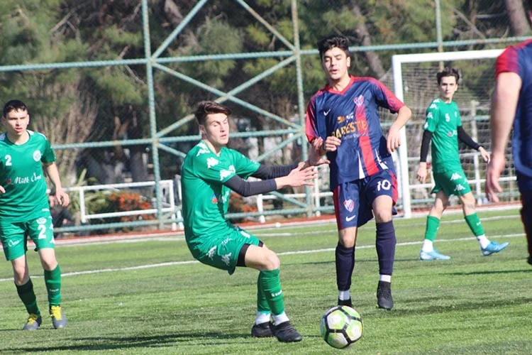 İstanbul Amatör Ligleri U19 1. Lig 19. Gruptaki Gümüşsuyuspor, evinde