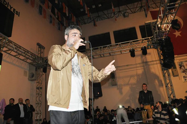 AK Parti Beykoz Gençlik Kolları tarafından düzenlenen 'Gençlik Şöleni'nde yer