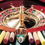 Güvenlik kameralarından polisi görerek çatıdan kaçmaya çalışan biri kadın 11