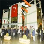 Beykoz Belediyesi'nin yaptırmış olduğu Feridun Karakaya Tiyatrosu perdelerini tiyatro severlere