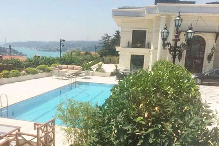 Beykoz'da dizi çekimlerinin yapıldığı köşkün kirası ödenmeyince mülk sahibi, Endemol'a