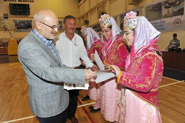 İlçemizin başarılı okullarından Fatin Hoca İlköğretim Okulu’nca düzenlenen “Halk Oyunları