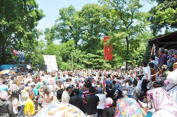 Beykoz Çayır Festivali Gümüşhaneliler ve Giresunlular Gecesi ile devam etti.