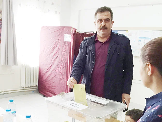 11. Cumhurbaşkanı Abdullah Gül, oyunu Beykoz Çubuklu İlkokulu'nda kullandı ve