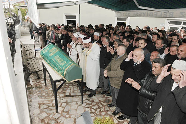 Beykoz Örnekköy’de yol kenarında bulunduğu sırada otobüsün altında kalarak hayatını