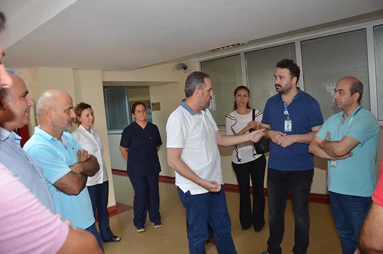 AK Parti Beykoz İlçe Başkanı M. Hanefi Dilmaç, sağlıkçılarla biraya