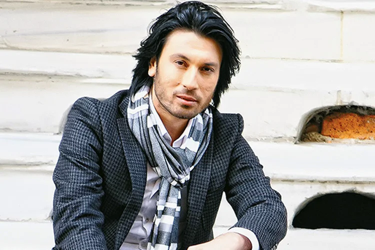 Arabesk müziğin yeni soluğu olarak lanse edilen Hasan Yılmaz ilk