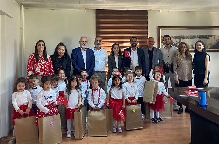 Beykoz Devlet Hastanesi Kreşinin minikleri 23 Nisan Ulusal Egemenlik ve