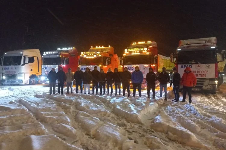 Beykoz Kaymakamlığı koordinesinde ilçe halkının topladığı ve deprem bölgesine ulaştırılmak