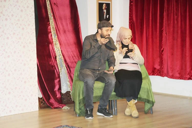 Beykoz'da bulunan 17 lisede gösterime girecek olan tiyatro oyunu ilk