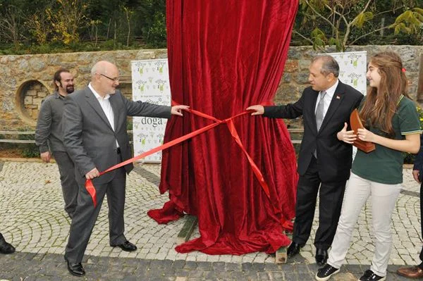 Doğa Koleji Okulları arasında açılan “Bir Taş Masalı” adlı heykel