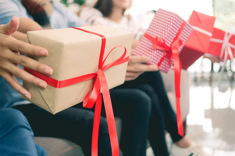 Ah şu anneler! Cennetin yeryüzündeki gölgeleri sanki. Kokusu, sesi, yüreği