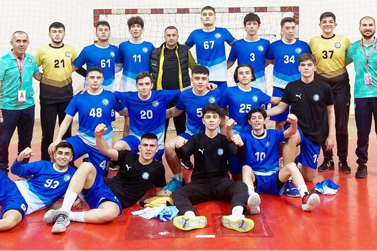 THF Erkekler Hentbol 2. Liginde mücadele eden genç oyunculardan kurulu