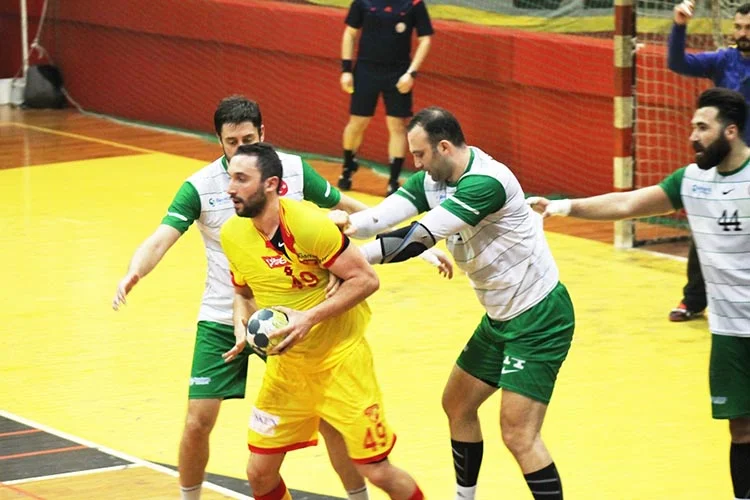 THF Erkekler Hentbol Süper Liginde mücadele eden Beykoz Belediyespor, İzmir