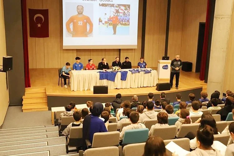 Beykoz Koç Ortaokul milli sporcuları ağırladı 3 hentbol 2 MyMZSCR4NR