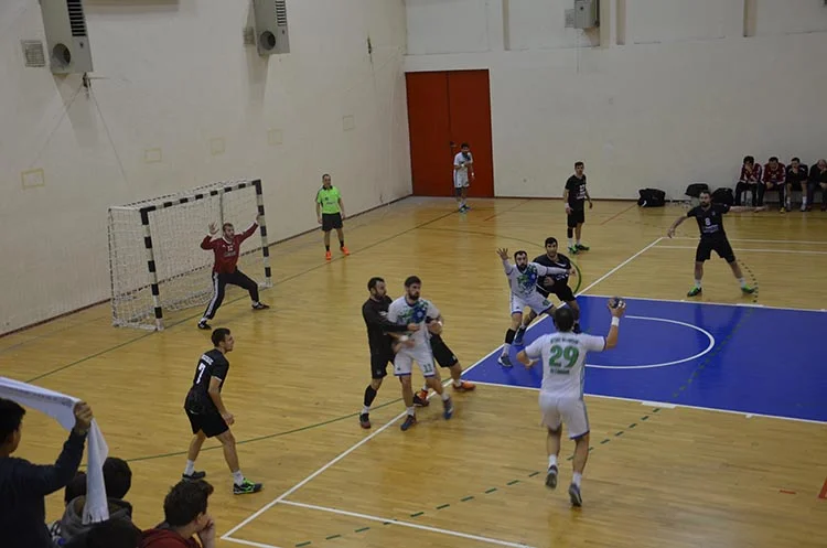 hentbol der Fjidzono4O