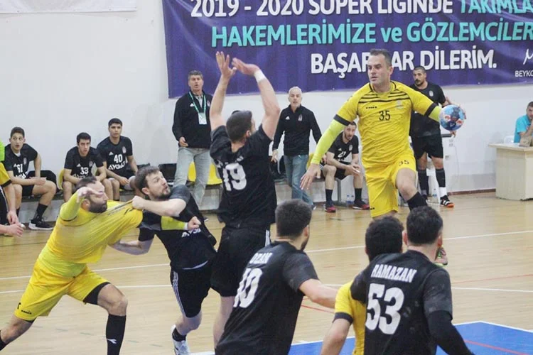 Maç fazlası ile Beykoz Belediyespor ile aynı puanda lider olan