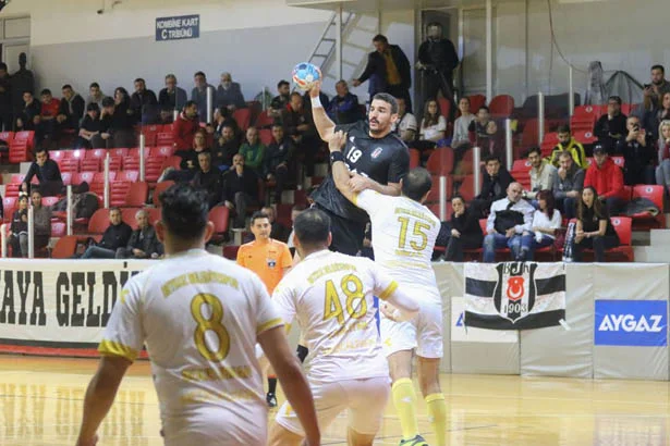 Süleyman Saba Spor Salonunda BJK Aygaz ile karşılaşan Beykoz Belediyespor