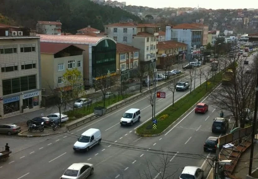 Anadoluhisarı’nda Ford bayisi ve Carrefour’un da bulunduğu arazinin mirasçıları ve