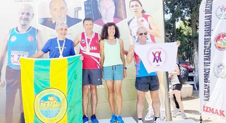 Türkiye Masterlar Şampiyonası'na Anadoluhisarı Spor Kulübü adına katılan Fazlı Bayram