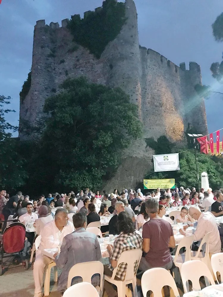 Anadoluhisarı İdmanyurdu Spor Kulübü’nün iftar yemeğinde, İBB’nin Küçüksu Çayırı için