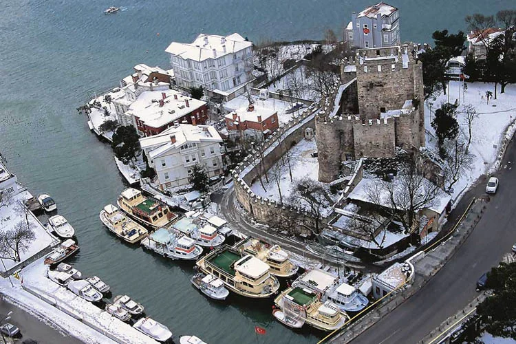 İBB tarafından restorasyon çalışmalarının devam ettiği Beykoz'daki Anadolu Hisarı, İstanbul
