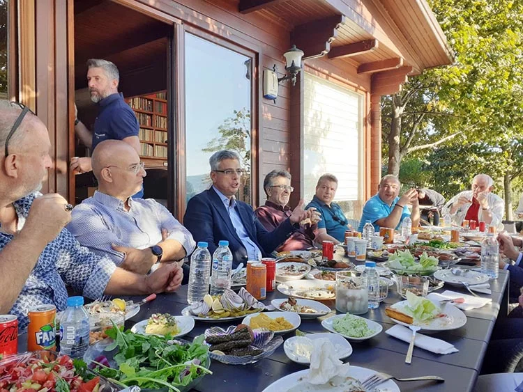 Dr. Mahmut Akyıldız’ın Beykoz’da ki konağında bir Pazar günü 1 ho EdXGqSDu5E