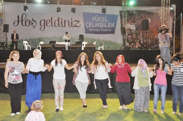 Beykoz’daki yöre derneklerinin Beykoz Çayır Festivali kapsamında kendi eğlence ve