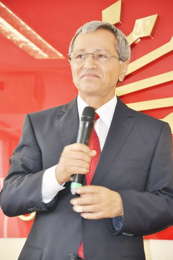 CHP Aday Adayları'ndan bir kişi daha parti merkezine resmen başvurdu