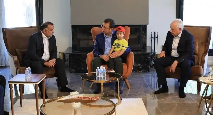 İBB Başkanı Ekrem İmamoğlu, geçtiğimiz gün annesini kaybeden CHP Beykoz