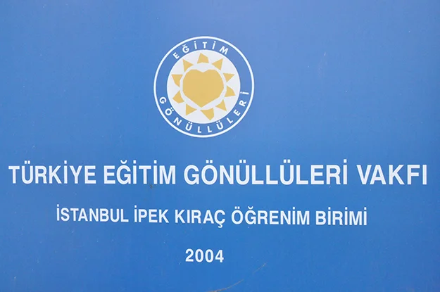 Devlet tarafından verilen temel eğitime katkıda bulunmak amacıyla 23 Ocak