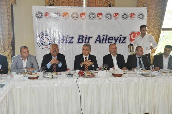 İstanbul Amatör Spor Kulüpleri Federasyonu (İASKF) Başkanı Ali Düşmez basın