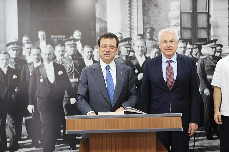 İmamoğlu Beykoz’da kendisi için toplanan kalabalığa konuştu 2 ibb beyk sCiAjMFICB