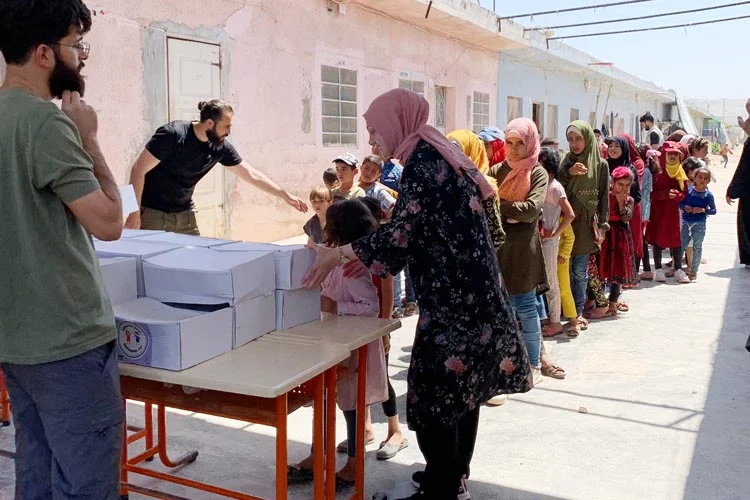 Beykoz’un kadınları savaşın çocuklarını ziyaret etti 4 idlip beykoz 11 F7mZ SOGdJ