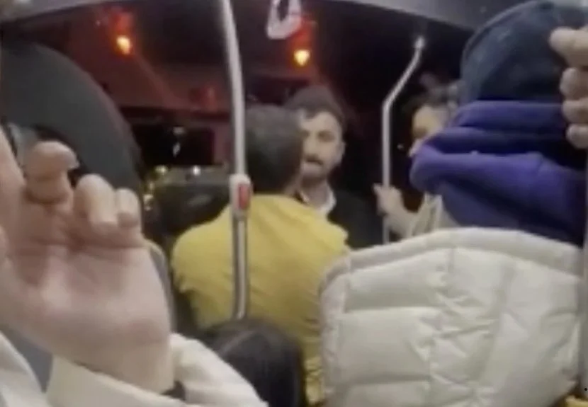 Kadıköy’den Beykoz’a hareket eden İETT otobüsünün sürücüsü ile yolcu arasında