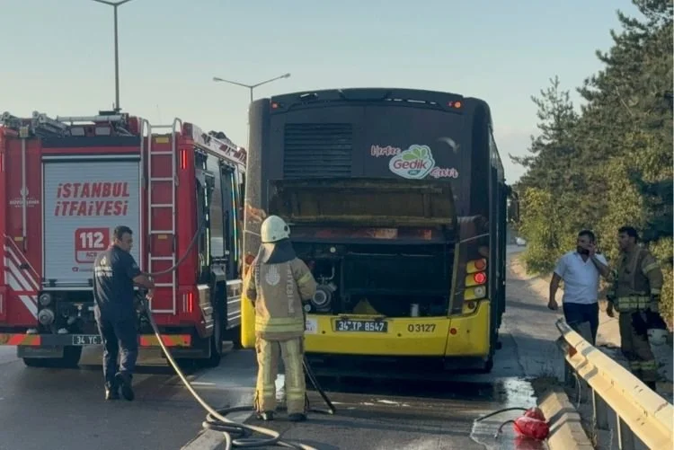 Beykoz’da henüz sefere başlamayan seyir halindeki İETT otobüsünde çıkan yangın