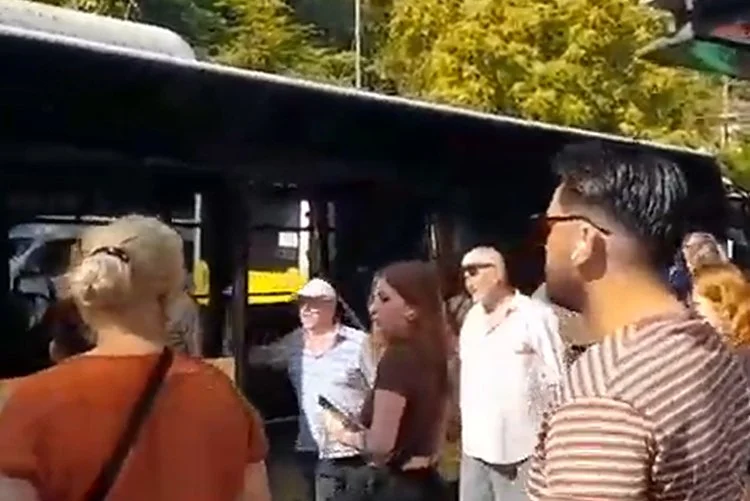 Beykoz'da sabah saatlerinde işe gitmek isteyen vatandaşlar gidemedi. İETT Otobüsü